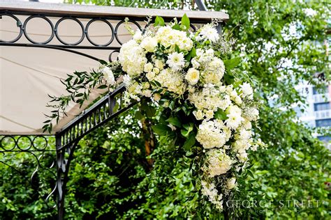 Blog | Winter's Grace: All-White Floral Arrangements Ideas To Brighten