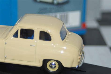 Vanguards Austin A35 Saloon Country Cream 143 Diecast Va02309