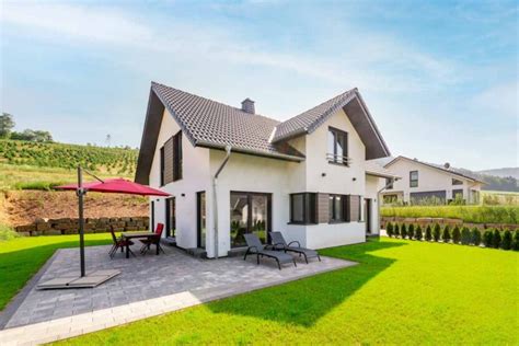 Einfamilienhaus Mit Erker Und Doppelcarport Isowoodhaus