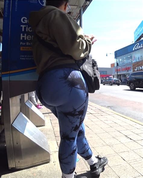 Round Bubble Booty Latina Cutie In Blue Wedged Leggings Phatassvision