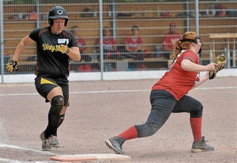 Bundesliga Softballerinnen Der Stuttgart Reds Gewinnen Beide Partien