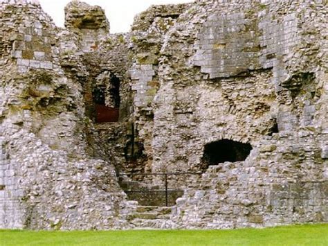 Denbigh Castle History And Photos Of This Welsh Ruin