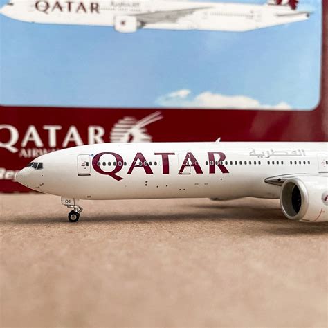 Phoenix Model Qatar Airways Boeing 777 300ER A7 BOB 1 400 Airplane