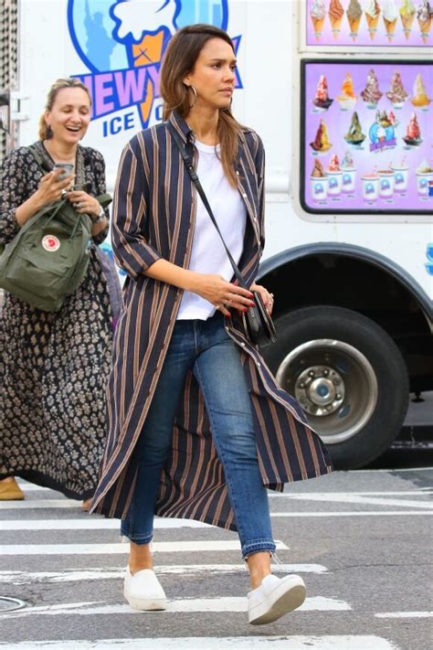 Photo Jessica Alba fait du shopping avec une amie à New York le 14