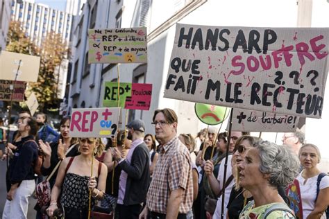 Strasbourg Le Collège Hans Arp En Grève