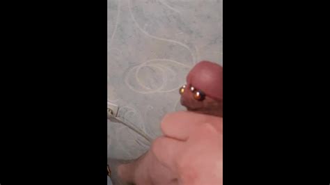 显示带穿孔的胖鸡巴 Pornhub Gay