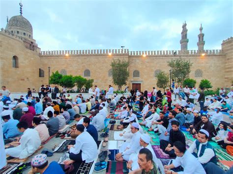 حكم الإيماء بالسجود عند الزحام الشديد دار الإفتاء تجيب