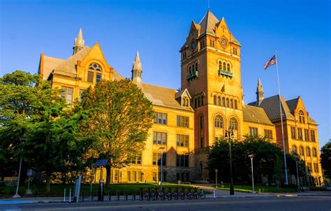 Wayne State University Reviews, Profile and Ranking Awards | UniversityHQ