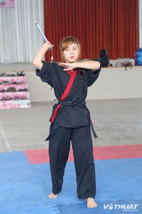 Anh em đã biết hết các cô nàng hot girl côn nhị khúc hay chưa Dụng cụ tập võ côn nhị khúc