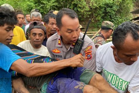 Tembok Penahan Kapela Di Ende Ambruk Pekerja Tewas