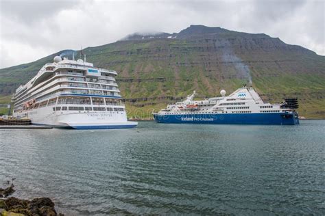 Bateaux De Croisi Re Port De Seydisfjordur En Islande Orientale Photo