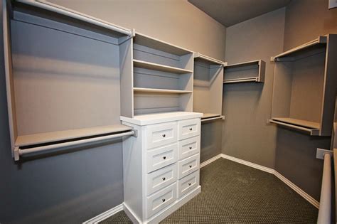 Walk In Closet With Built In Chest Of Drawers Contemporain Armoire