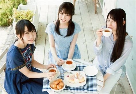 駿河屋 TrySail 集合 3人 横型 TrySailフォトブック 航海日誌 LOGBOOKとらのあな特典女性生写真