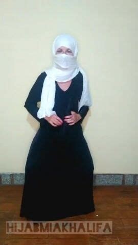 Busty Chechen Girl In Hijab Gets Fun And Bursts A Balloons With High Heels Go Porn