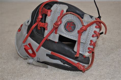 11.5" DeMarini Insane RHT Leather Baseball Softball Infielders Glove ...