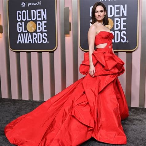 Lily James En La Alfombra Roja De Los Globos De Oro 2023 Alfombra