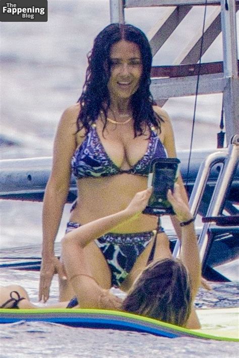Salma Hayek Hot 11 Photos TheFappening