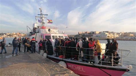 Lampedusa Oltre 2000 Migranti Arrivati In 24 Ore