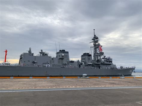 護衛艦「いなづま」出港 青森艦交会