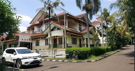 Rumah Mewah Lantai Pesona Khayangan Depok