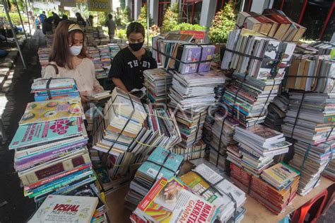 BAZAR BUKU MURAH DI PALANGKARAYA ANTARA Foto