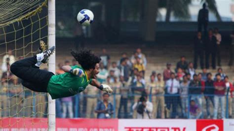 René Higuita rend hommage à son coup du scorpion 20 ans après