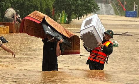 Miền Trung mưa lớn triển khai ngay biện pháp ứng phó mưa lũ Tuổi Trẻ