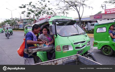 Tagum City Philippines March 2016 Cigarette Vendor Sells Passengers