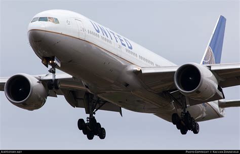 Aircraft Photo Of N784UA Boeing 777 222 ER United Airlines