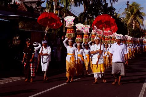 Melihat Keunikan Tradisi Mapeed Khas Dari Bali SUPERLIVE