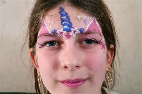 Ce maquillage de licorne à faire en quelques coups de pinceaux va