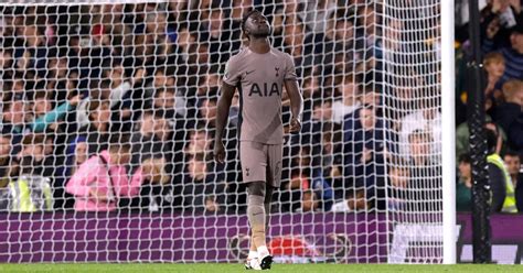 Dávinson Sánchez sigue ganando odios en Tottenham un penal fallado