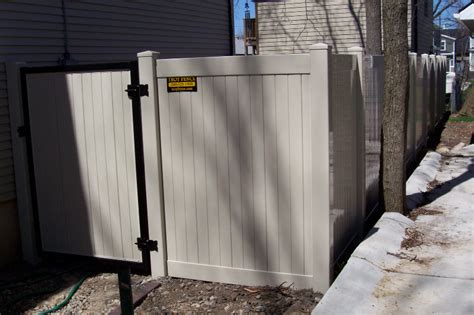 Pvc And Vinyl Fencing