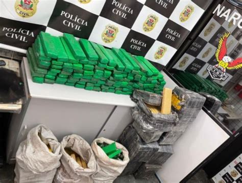 Pol Cia Civil Intercepta Mais De Kg De Maconha Em Carga De Caminh O