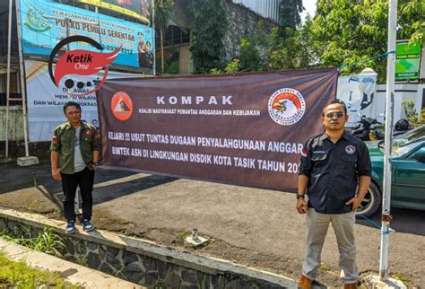 LSM Trinusa Bersama Kompak Bentangkan Spanduk Usut Tuntas Dugaan