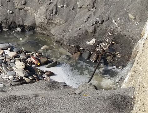 Fogna In Spiaggia Corsa Contro Il Tempo Per Riparare Il Danno E