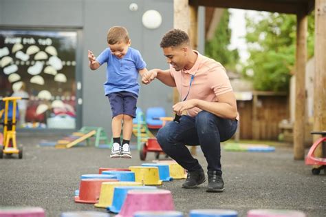 Mentor vs tutor: What’s the difference? | Explore Learning