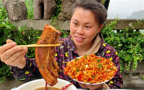 今天欧妹卤几块五花肉，再做个糟辣椒蛋炒饭，配着泡椒吃的嘴流油 欧妹呀 欧妹呀 哔哩哔哩视频