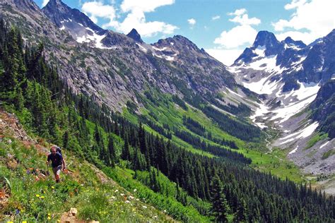 15 EPIC Hikes in North Cascades National Park (+1 to Skip!)