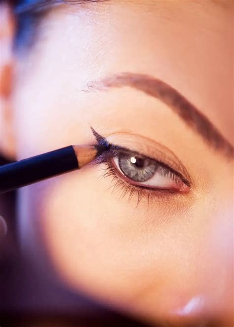 Ultimate Guide Best Eyeliner Picks For Tightlining