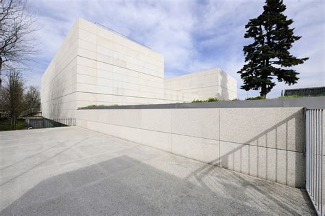 Granito y Arquitectura en Armonía La Historia del Teatro Auditorio de