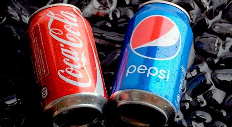 ¿por Qué Las Latas De Coca Cola Son Rojas Y Las De Pepsi Azules