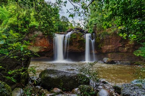 Cascada De Haew Suwat En El Parque Khao Yai Tailandia Foto Premium