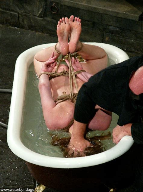 Waterbondage Anna Mills Sgt Major Mujeres Wet Cameltoe Xxx Porn Pics