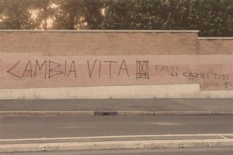 Le Scritte Sui Muri Ditalia In Mostra Corriere It