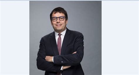 nicolas notebaert les aeroports  les avions restent des lieux