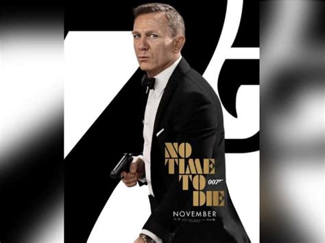 Daniel Craig Shows Off His James Bond Action Moves In New No Time To