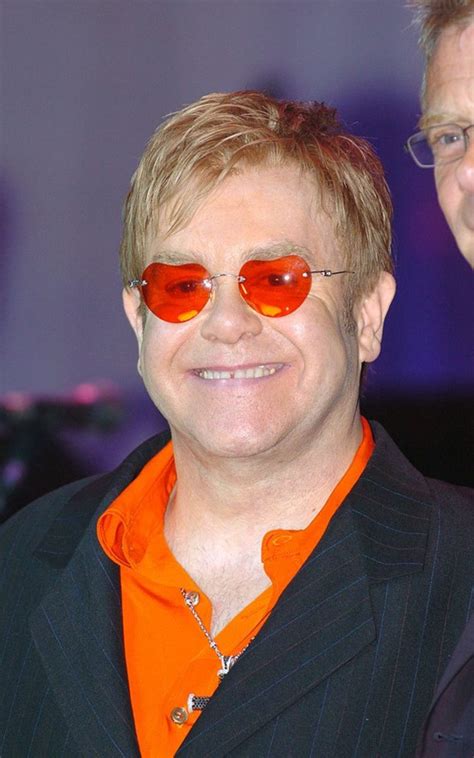 Elton John Presenta Su Primera Colección De Lentes En Asociación Con Walmart Y Sam´s Club Flow