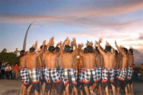 Mengenal Tari Kecak Berasal Dari Bali Unik Dan Menawan