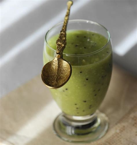 Gaiam Life Uk 10 Health Benefits Of Green Smoothies